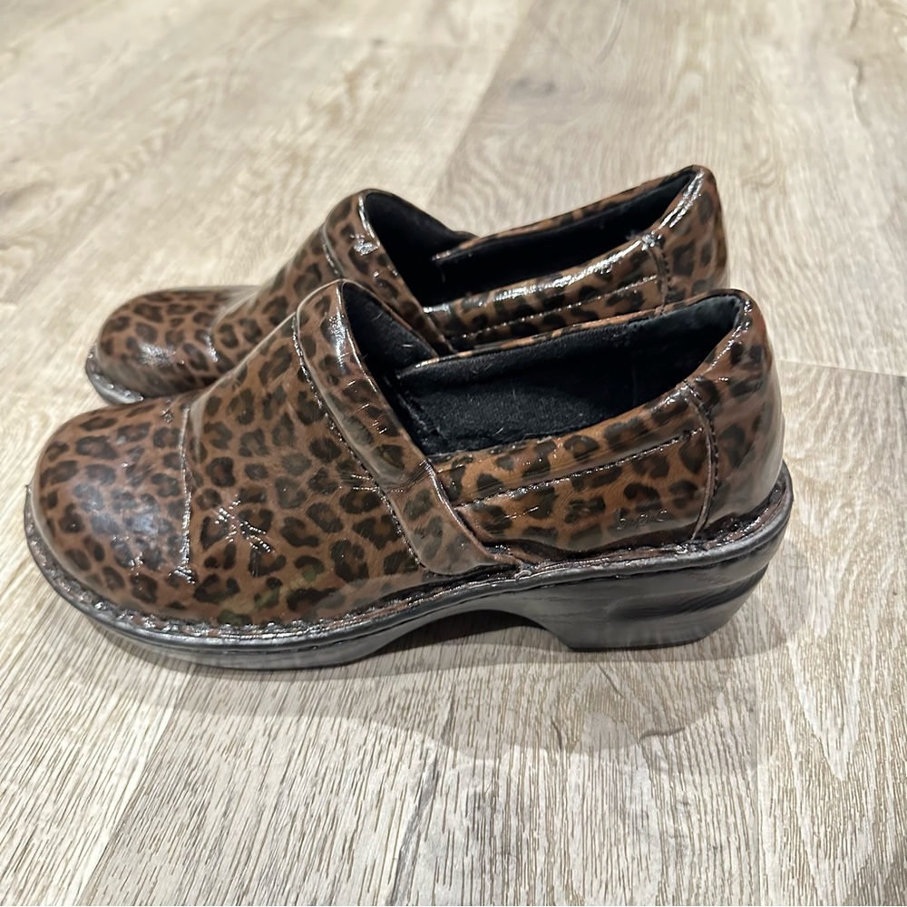 BOC born animal print nurse clogs size 8
